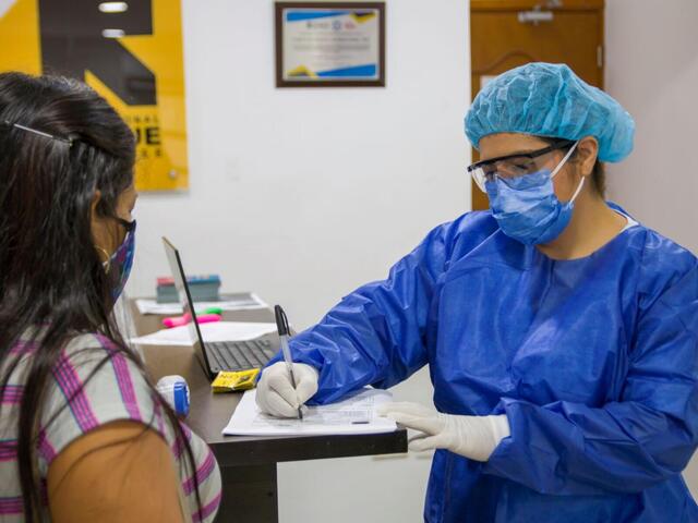 Dr Edna Patricia Gomez vid RESCUEs klinik för sexuell och reproduktiv hälsa i Cúcuta, Colombia.