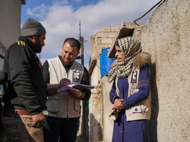 Arbetare för RESCUE arbetar för att hjälpa människor  i norra Syrien som drabbats av jordbävningen 6 februari 2023.