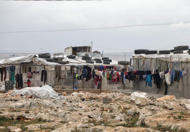 Ett informellt flyktingläger i Idlib Syrien