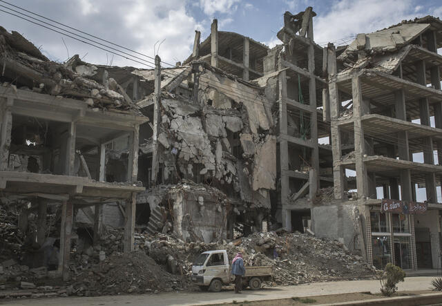 Förstörda byggnader i Raqqa. 